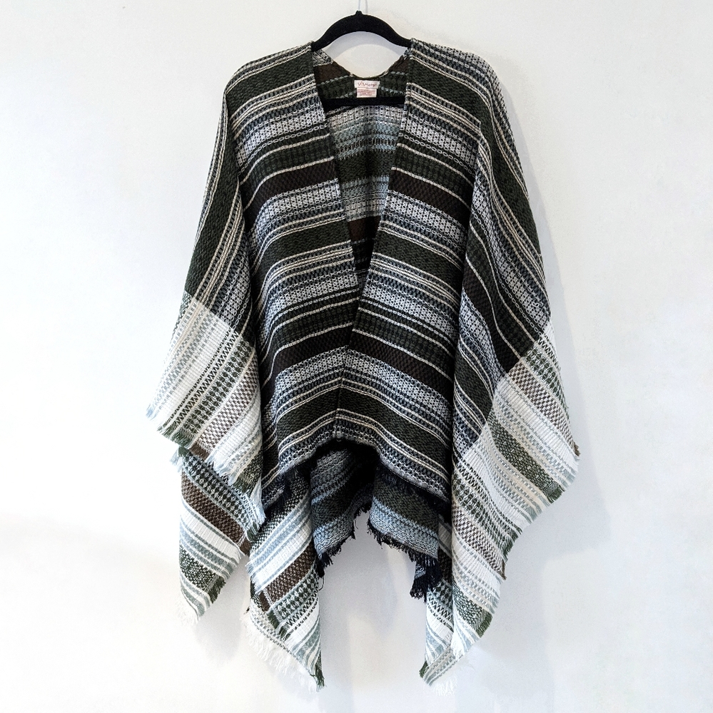 Beautiful Earth tones woven poncho with fr…